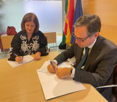 Almería.-La Agencia Tributaria de Andalucía y Asaja firman un convenio para agilizar pagos y declaraciones tributarias