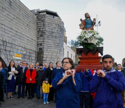 Cientos de personas celebran en Castro Urdiales la festividad de San Andrés, patrón de los marineros