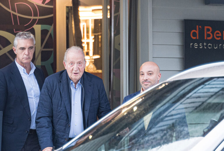 El rey Juan Carlos I visita su marisquería favorita de Pontevedra