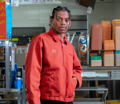 Nigel Sylvester es el nuevo ‘empleado del mes’ de McDonald’s