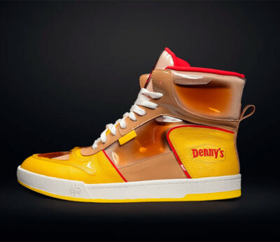 Denny’s rellena sus sneakers de sirope