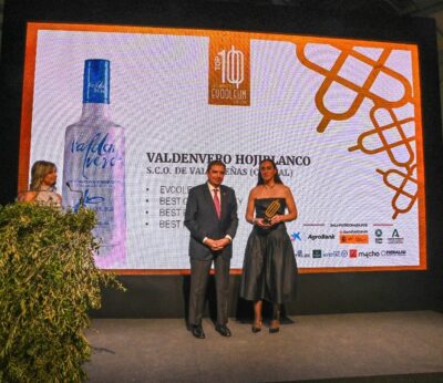 Planas entrega el galardón al mejor aceite de oliva virgen extra de España a la cooperativa de Colival de Valdepeñas