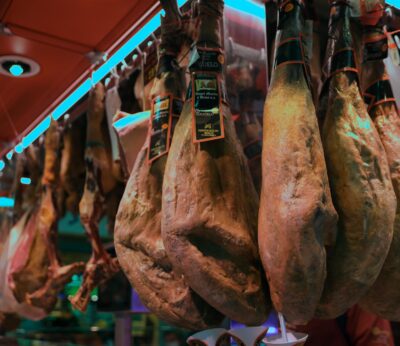 El jamón ibérico de cebo sube a 67,52 euros el kilo en unas Navidades un 5,1% más caras, según la OCU