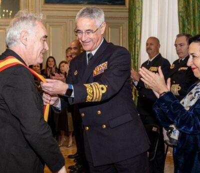 Ferran Adrià recibe la Gran Cruz del Mérito Naval por su apoyo y contribución a la Armada Española