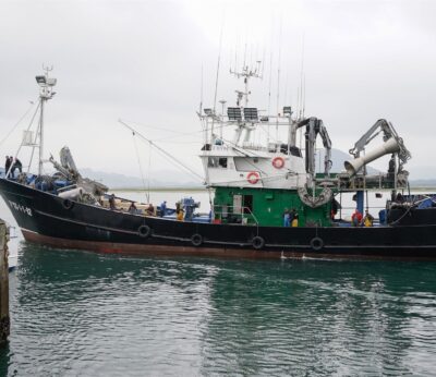 La Federación de Cofradías de Pescadores cántabra amarra la flota y cierra las lonjas hoy por el nuevo control