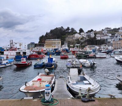 Pescadores asturianos paralizan hoy su actividad y cierran lonjas como protesta por el reglamento de control