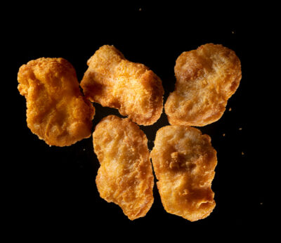 El Líbano consigue crear el cubo de nuggets más grande del mundo