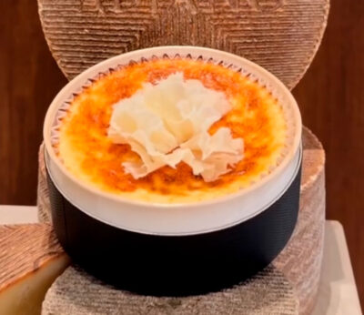 Álex Cordobés eleva su nueva tarta con queso Adiano