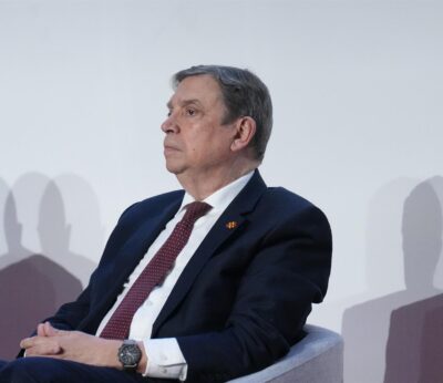 Planas pide a Bruselas un plan urgente para garantizar el suministro de fertilizantes y contener los costes