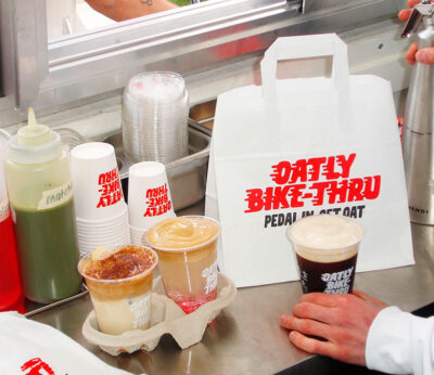 Así es la primera cafetería “bike-thru” del mundo